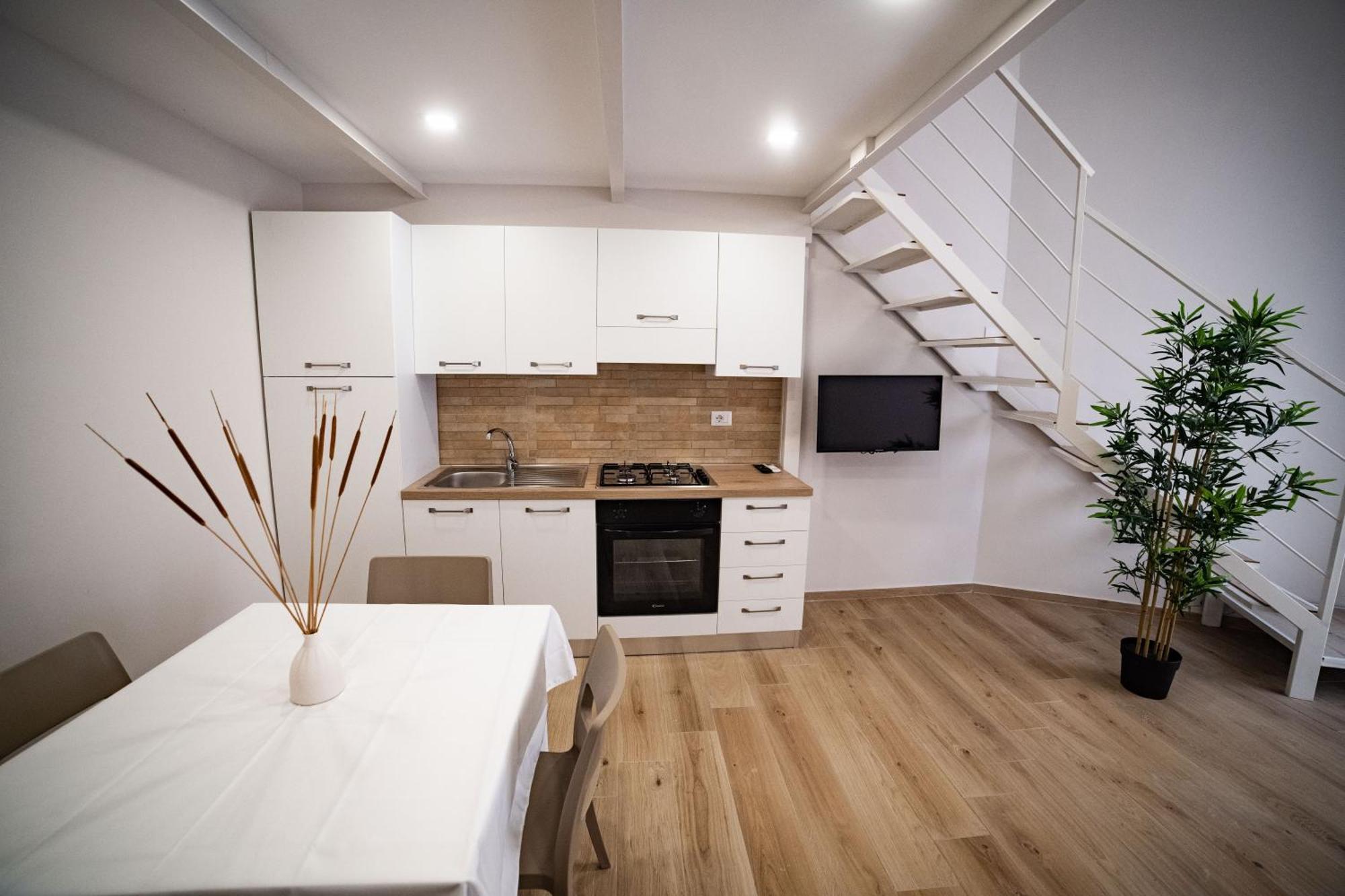 Isabel House Apartment *